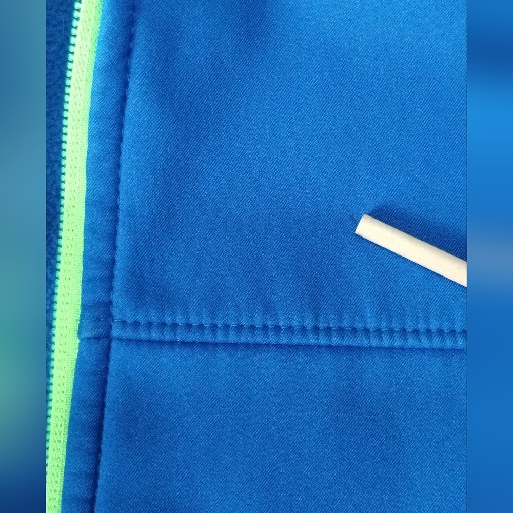 The North Face Windwall Blue Boys Jacket with Lime Accents (14-16) - Picture 12 of 12